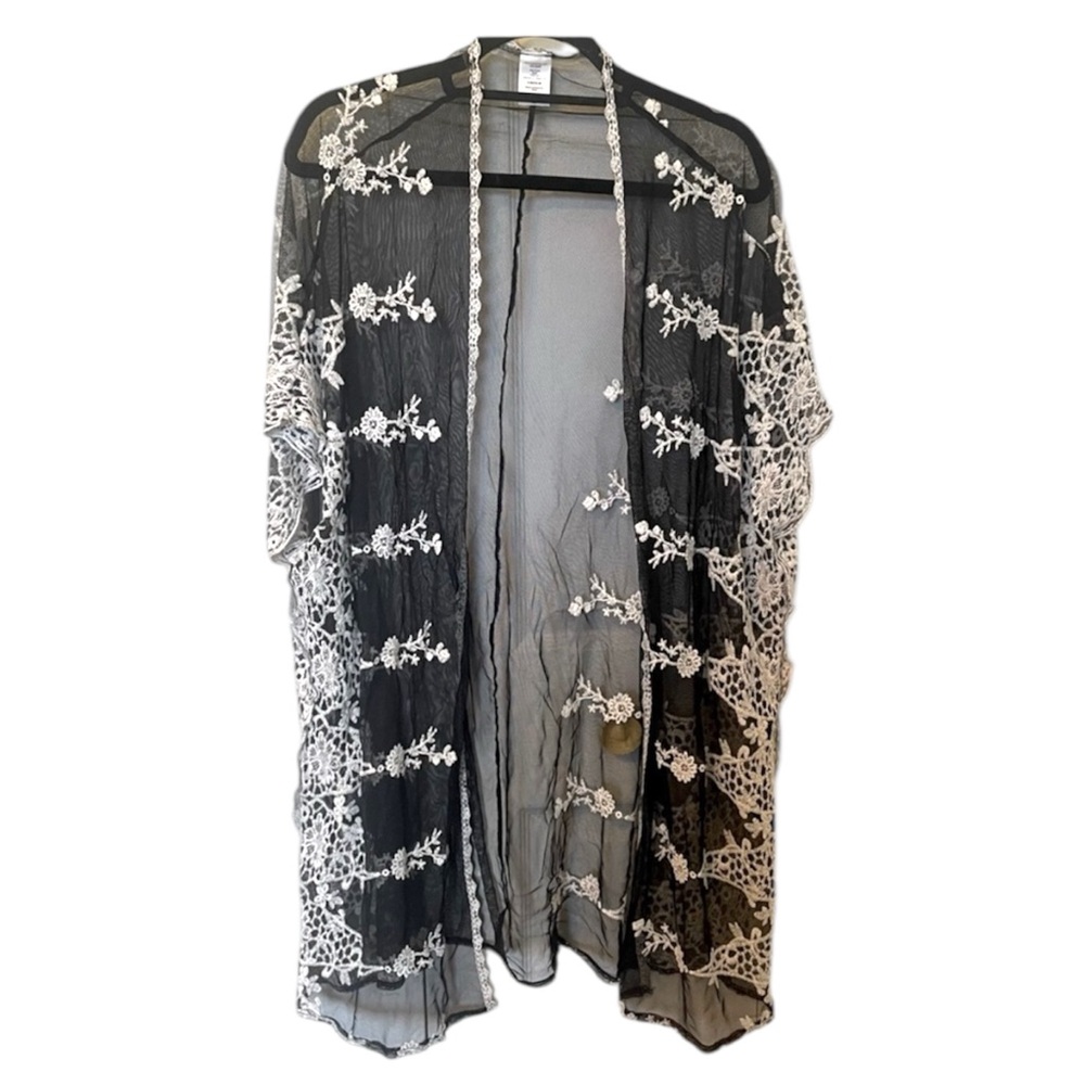 Elegant Black and White Lace Kimono/Swimsuit Coverup